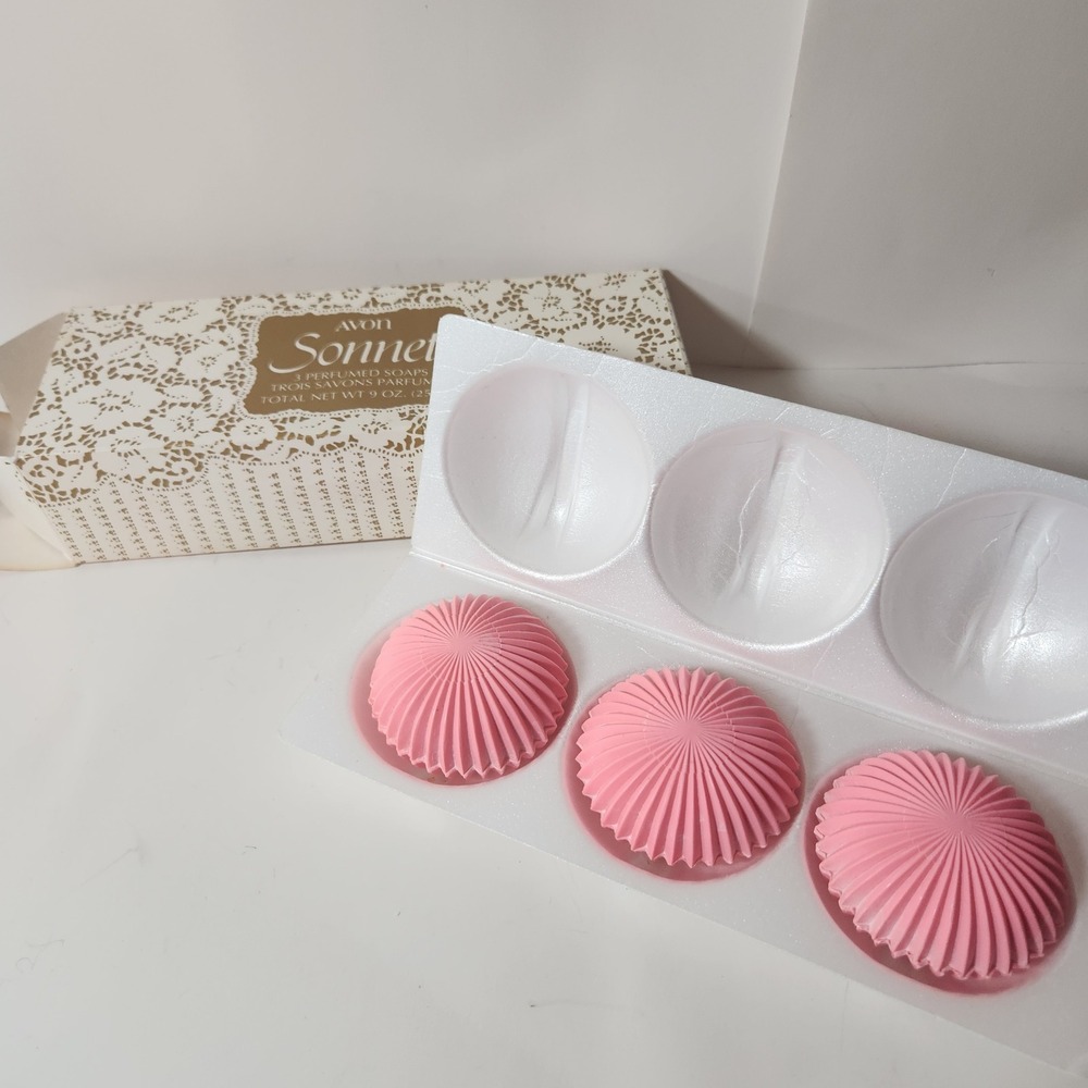 Vintage Avon Sonnet 3 Perfumed Soaps Set Pink Molded Sunburst Decorative New Box